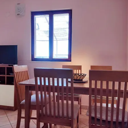 Studio Apartment *