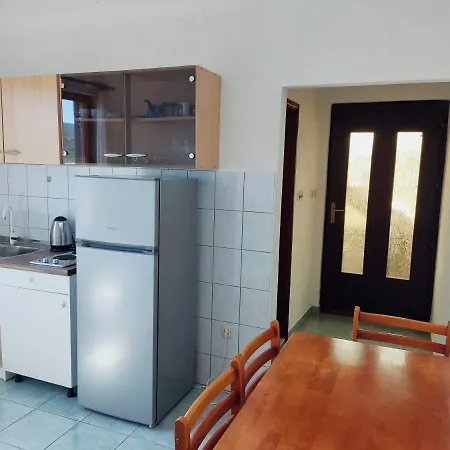 Studio Apartment *