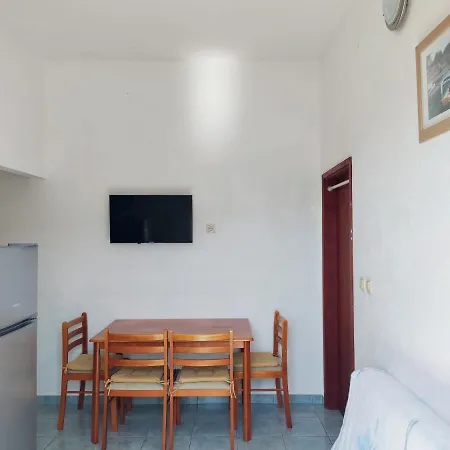 Studio Apartment *