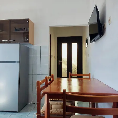 Studio Apartment *