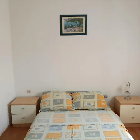 Studio Apartment * 로고즈니차