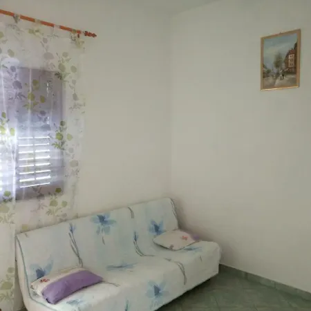 Studio Apartment *